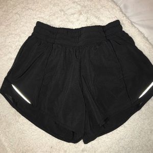 Lululemon Hotty Hot Short 2.5”